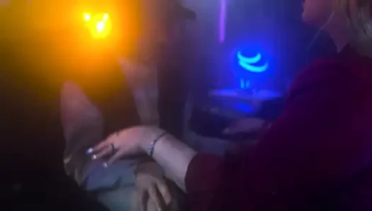 Creampie larut malam untuk pria yang lebih muda