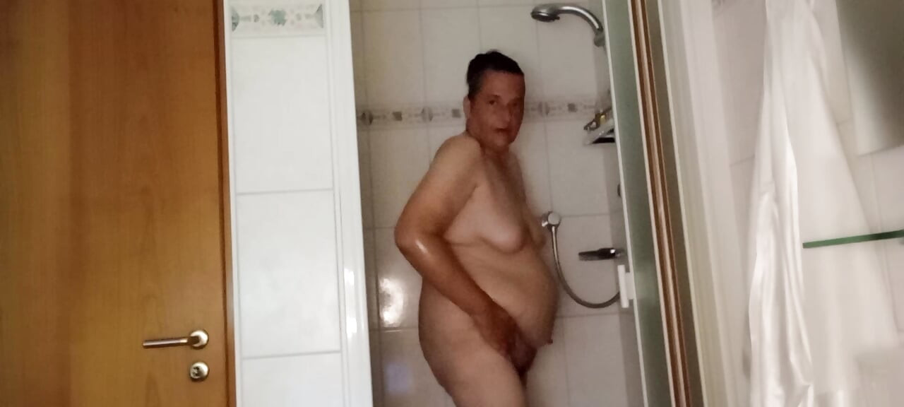Fat German BBW Oils Her Massive Body – Super Shiny & Slippery After Shower
