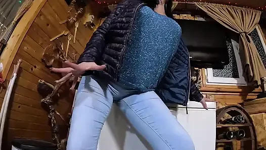 Cameltoe-milf Tanzt, Neckt Und Pinkelt in Ihrer Jeans - Nasser Fetisch Fantasy 335