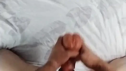 Üvey baba seksi oyuncağın ağzını sikiyor ve ağzına boşalıyor