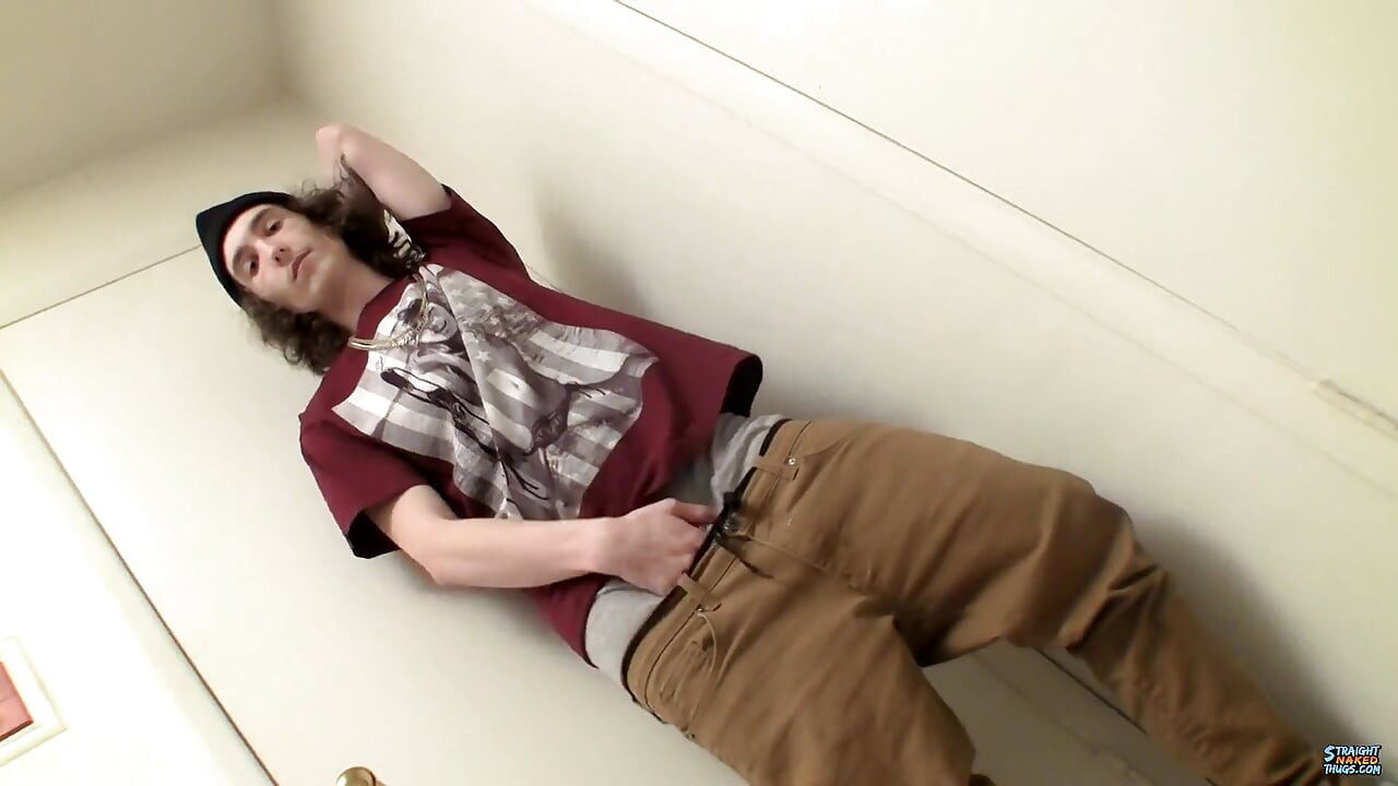 Skater Boy Empties His Cock