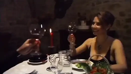 Sexy hure mit großen brust im bett fickt harten schwanz