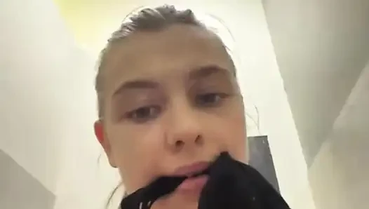 Спортзал трахает анал так жестко с Jucielussie
