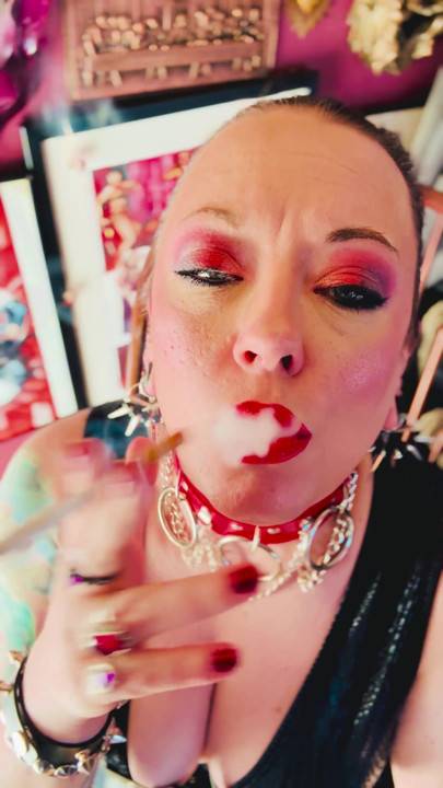 A Smoking Mistress, Tina Snua, Smoking 2 Cigarettes Tip To Tail - Drifting  OMI OME snap Inhales | Clip 3