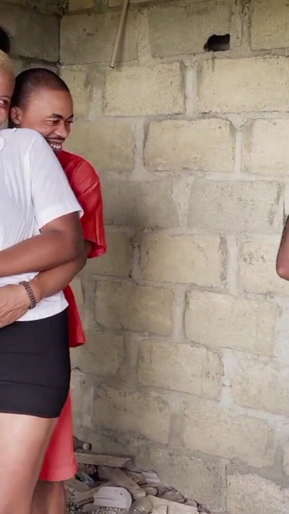 تسللت الطالبات من المدارس ليمارسن الجنس في مبنى غير مكتمل | مقطع 1