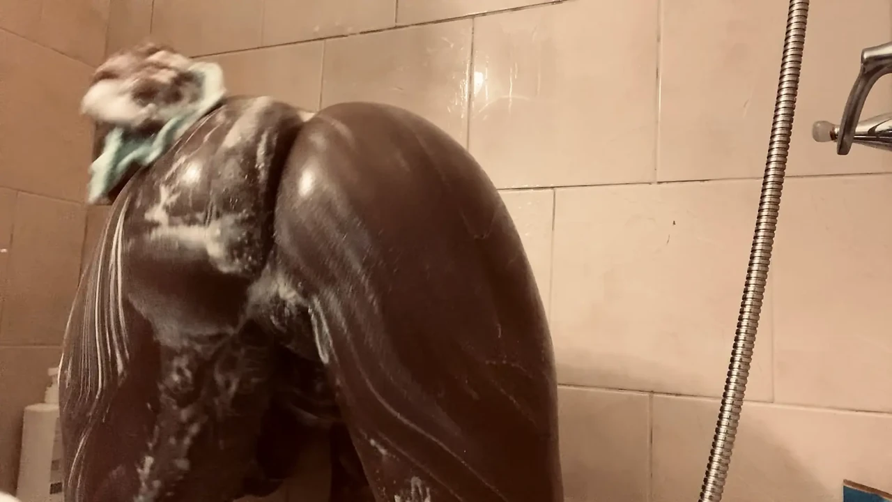 Miss Twerksum (Shower Tease)