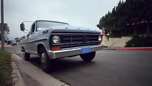 Tante seksi dengan tubuh aduhai medusa lagi asik ngentot kontol cowok berondong seharian