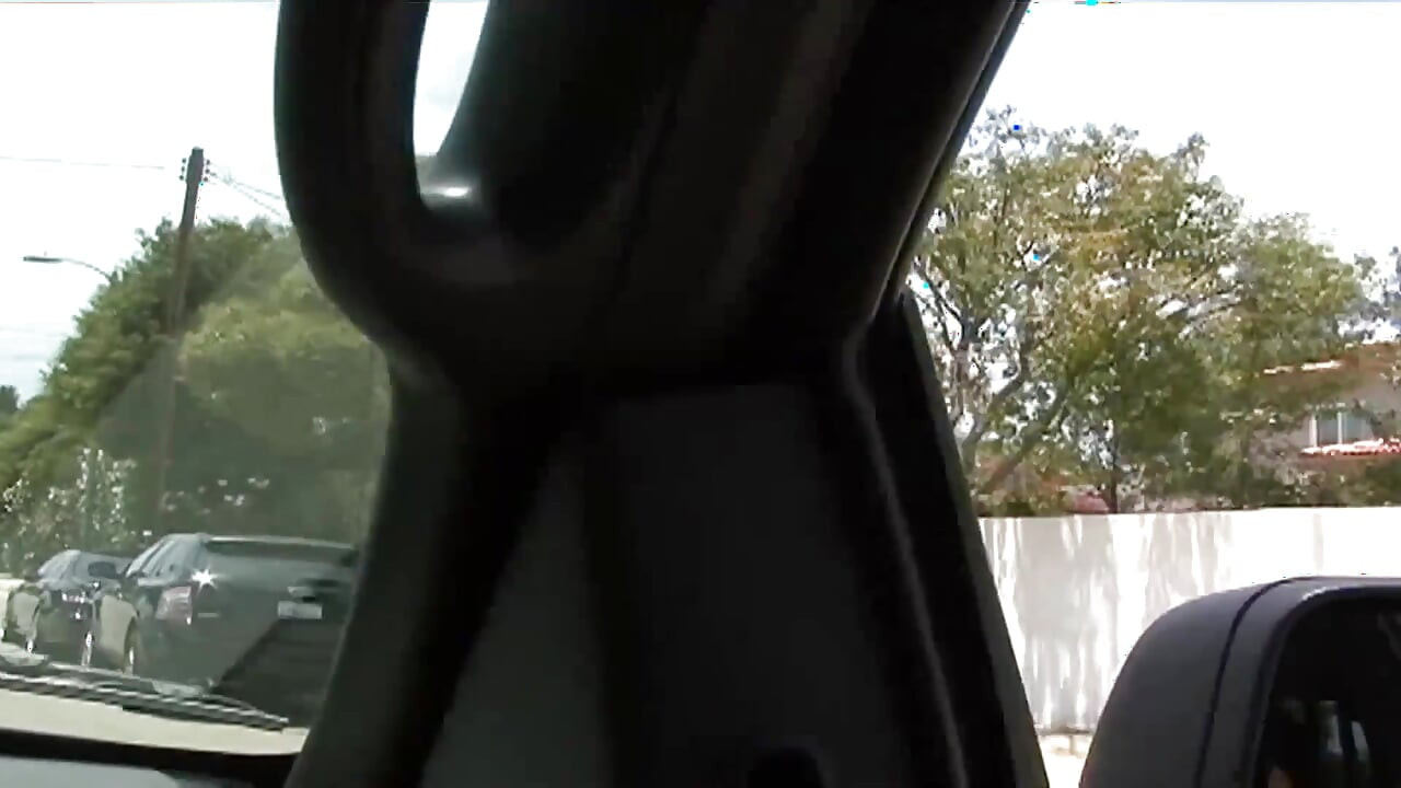 सेक्सी चोदने लायक मम्मी की आकर्षक गीली चूत विशाल लंड को छड़ी के लिए व्यापक खुले होने की उम्मीद करती है