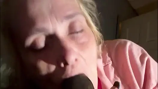 Headrietta: nyepong raksasa pria kulit hitam