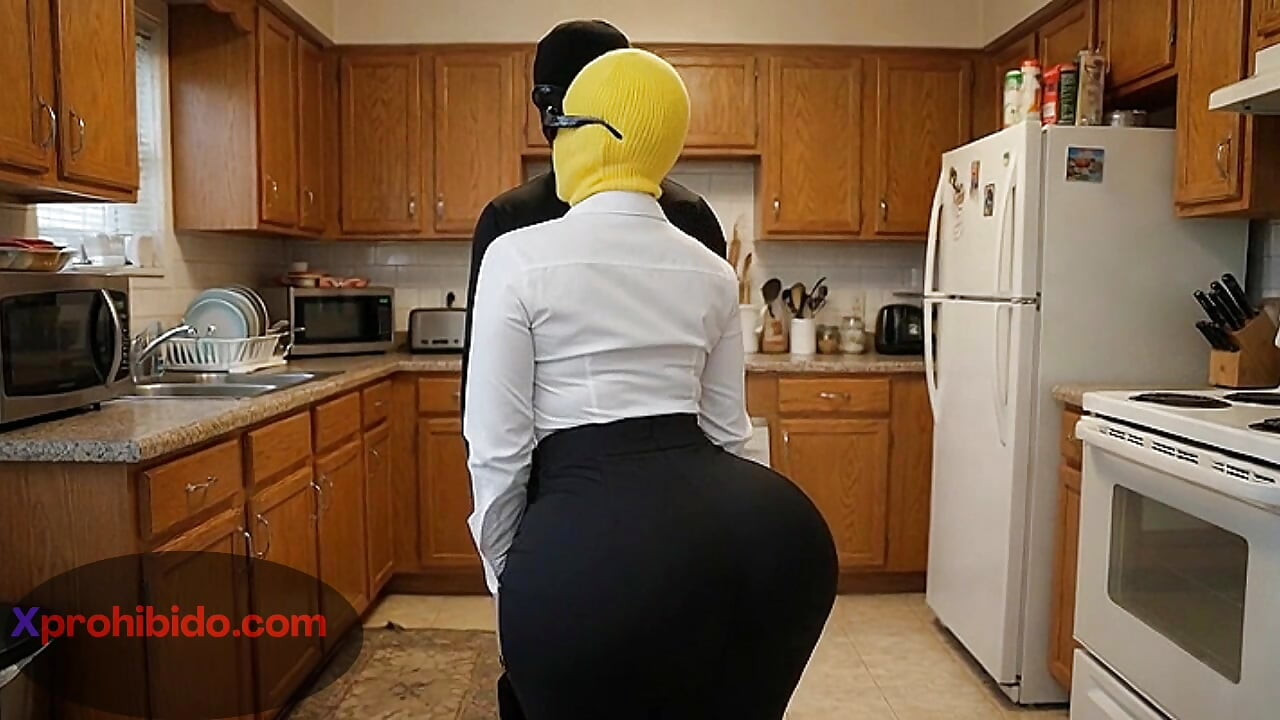 Petite Big Ass Girl Shaking It in the Bedroom