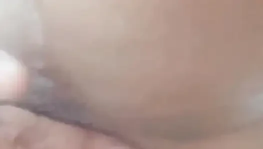 Assy pengen muasin dirinya sendiri sambil mandi sambil fingering memeknya
