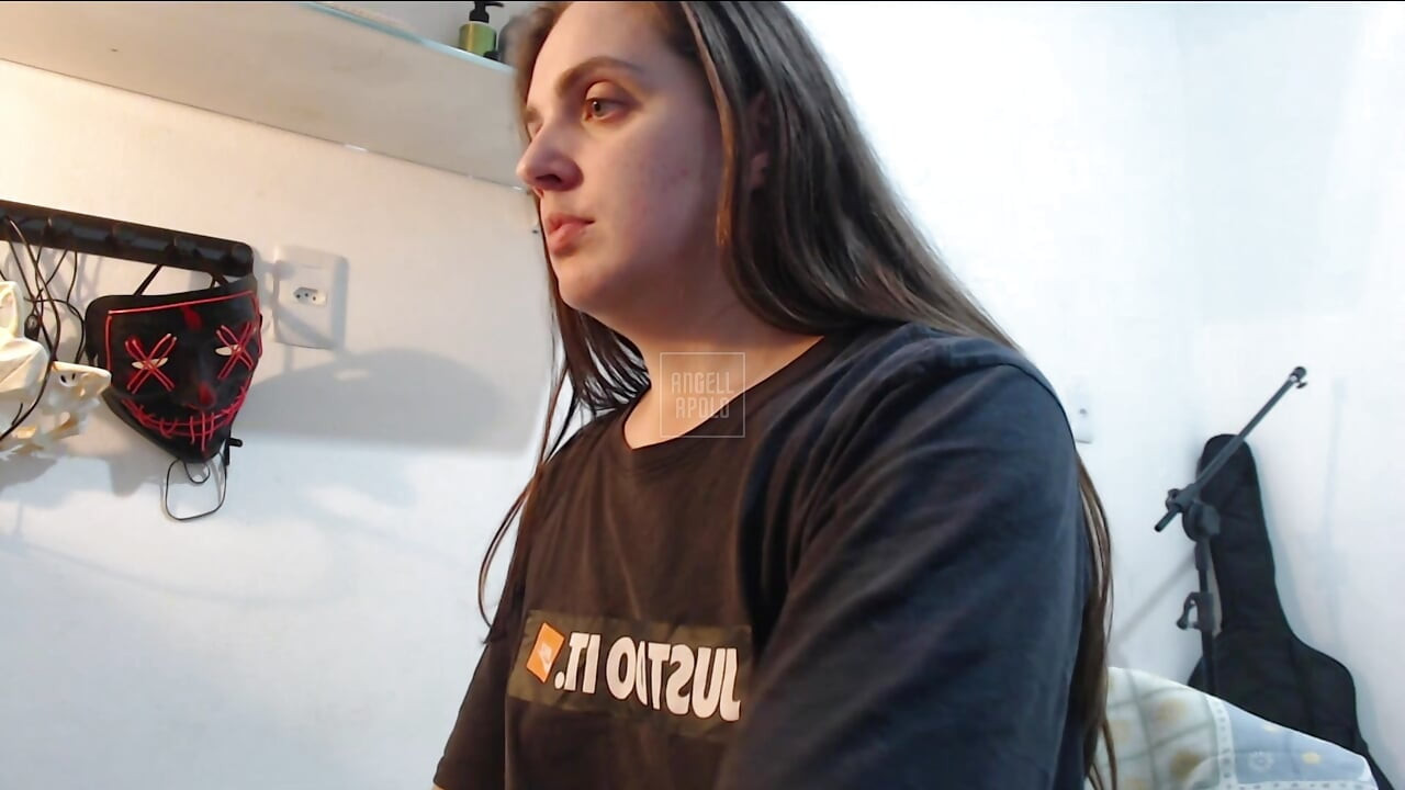 Blonde Big Ass Dancing in the Room on Live