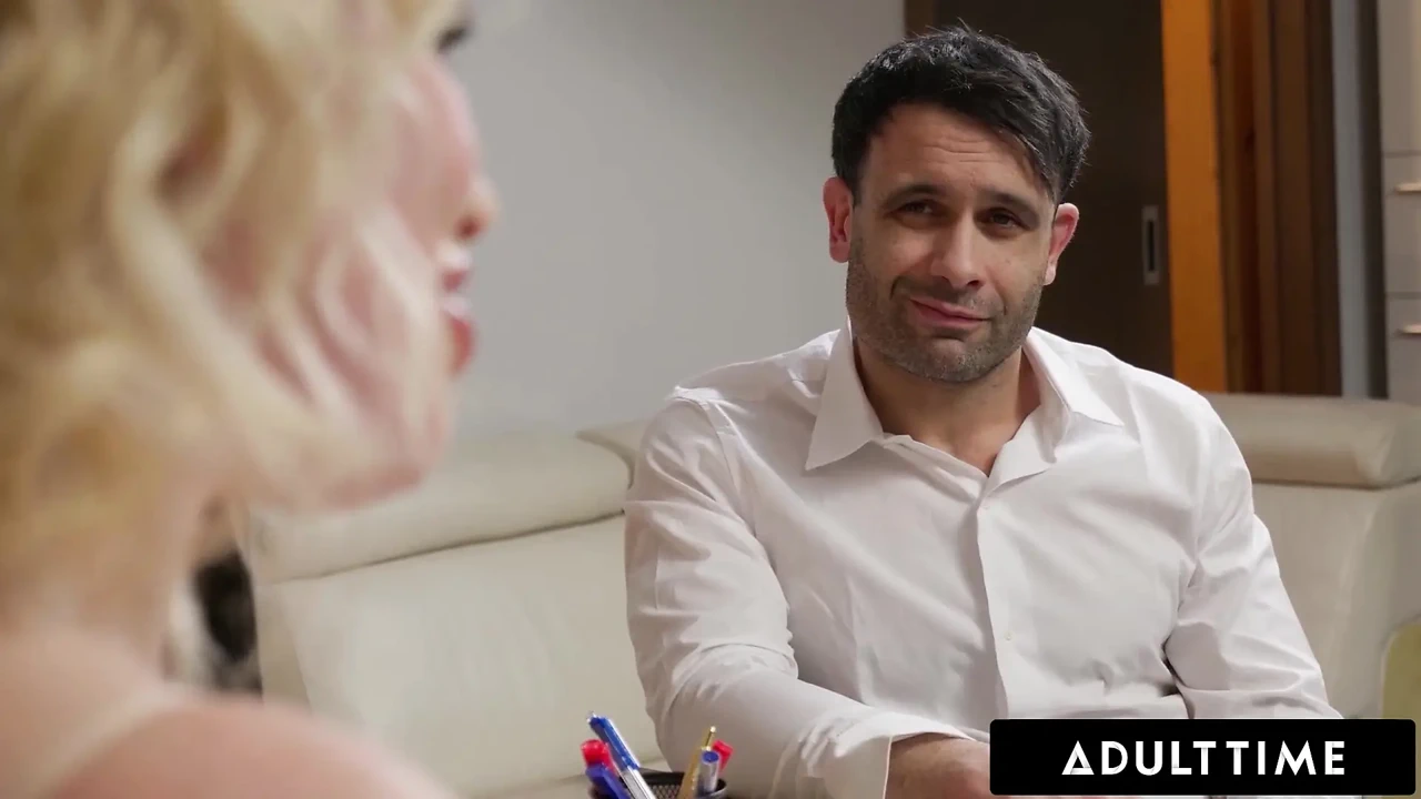 ADULT TIME - 全天然经理Greta Foss解决员工晋升关系与原始办公室 DP