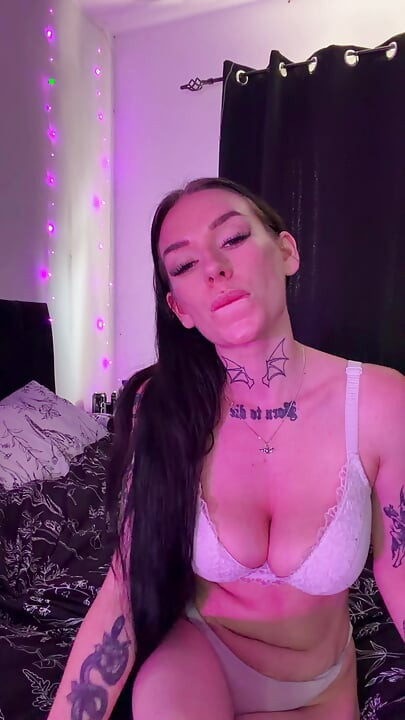 Seksi britanska gotička mama ASMR JOI