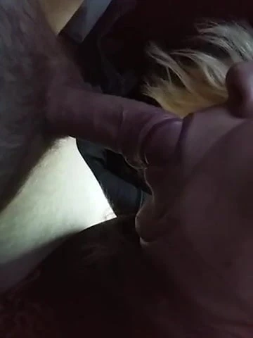 Mature Blondie sucks