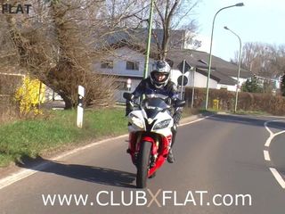 Clubxflat- biker babe holowany po awarii