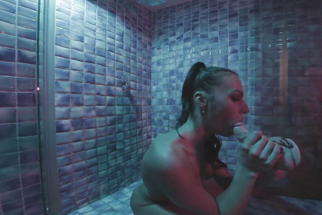 Monica Loves Sex in the Shower