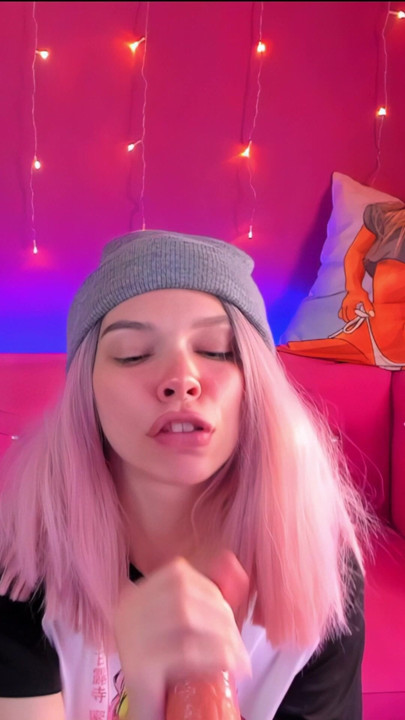 Petite teen's jerking off and blowjob
