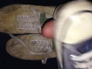 Converse masturbation onto trashed girl sneakers