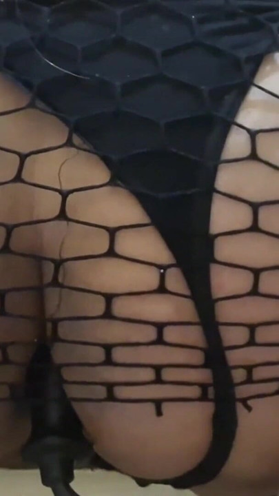 Büyük şişme dildo ve anal göt tıkacı ile kadın kılıklı şişman götümü mahvediyorum | Klip 1