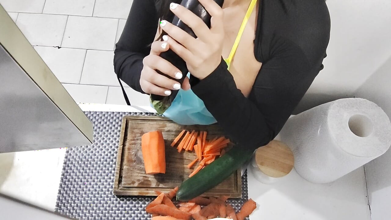 I shove a huge cucumber up my hungry asshole - Fetish