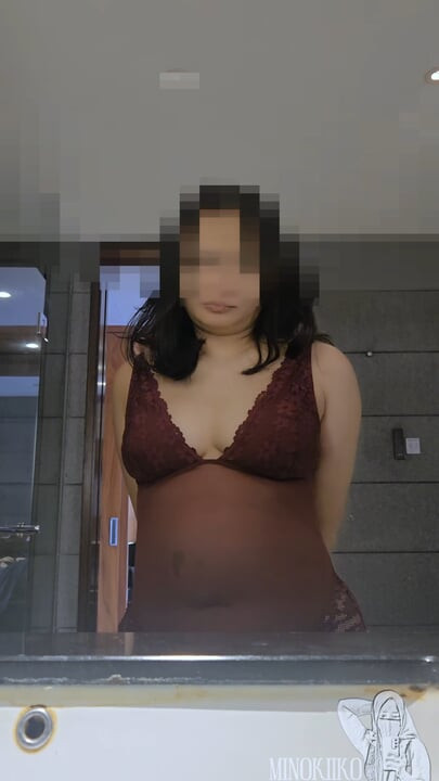 Sozinho no quarto de hotel, estou tentando provocar meu chefe para me foder - Minokiiko
