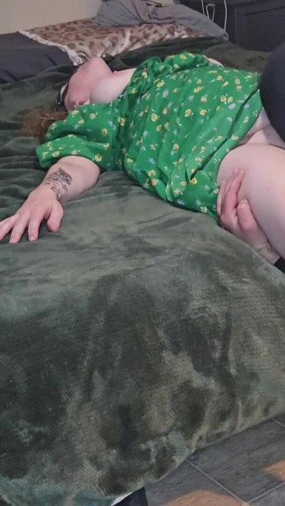 Degetele roșii ale lui Ginger și pizda roz | Clip 2