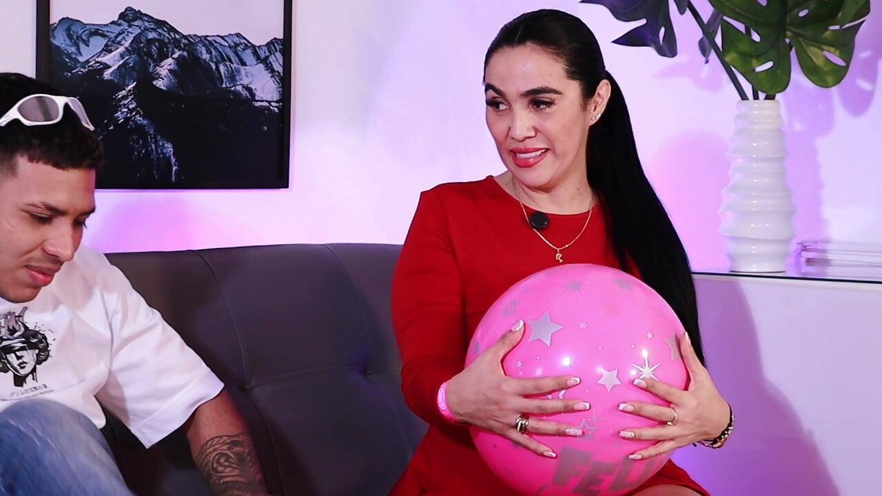 Sarah Black Reveals What Life Is Like for a MILF Adult Content Creator