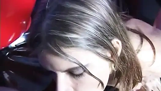 Sevimli sürtük bakış açısıyla yarak emiyor