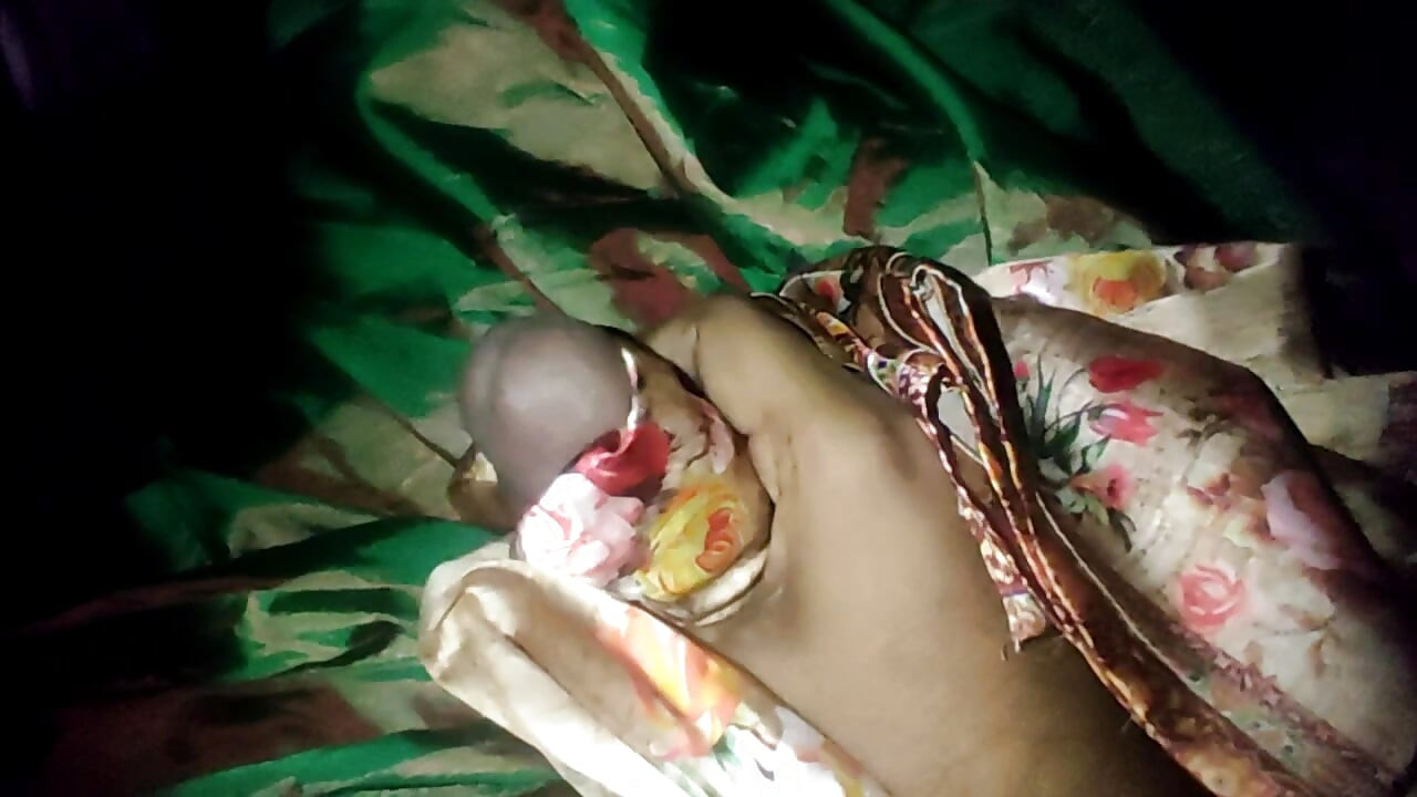 Satin silk handjob porn - Girlfriend satin dualtone dress handjob (147)