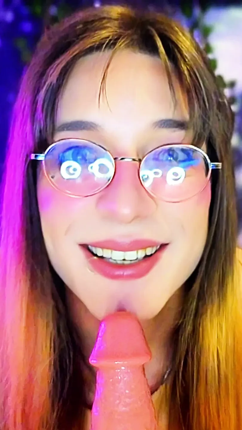 MILF Trans Girl Give the Best Blowjob