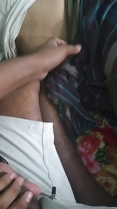 Chico de Bangladesh chupando culo en romance