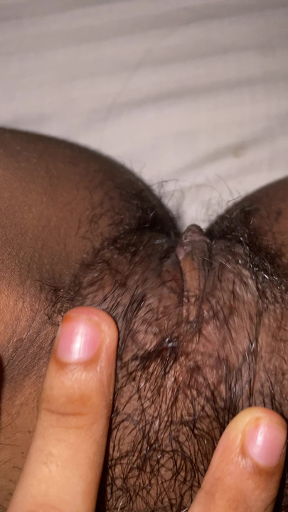 Making her pussy a little horny before fucking