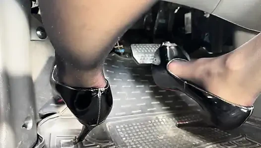 Pedal Pumping with the Ukrainian Goddess