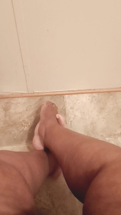 Pretty brown feet and pretty brown legs!!!