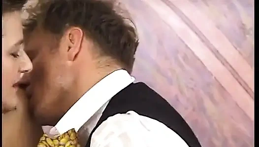 Reife frau hämmern, während sie von einem anderen träumt