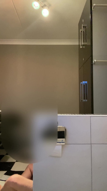 Emotivni trenutak iz "Izbijanja neočekivanog orgazma iz moje lijeve lopte - SelfBBenthusiast"