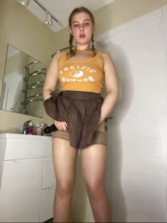 Jucielussie hard masturbating in the bathroom