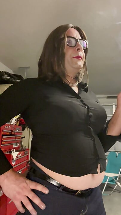 Dikke rokende crossdresser