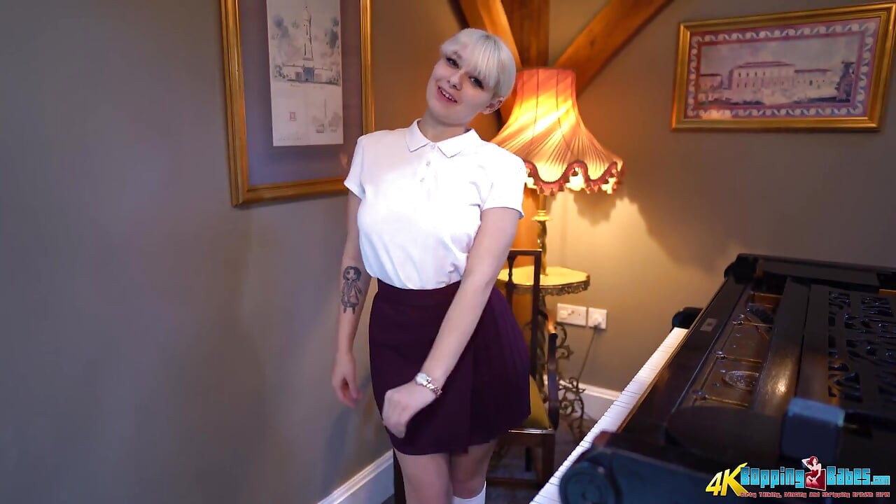 Baby Dolliyy - közös helyiségben táncol