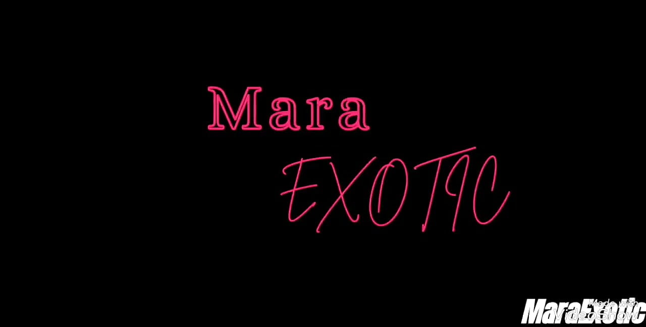 Zenci orta yaşlı seksi kadın kalın bacaklar yayılıyor ve mastürbasyon yapıyor | Kırmızıda tam video - Mara Exotic