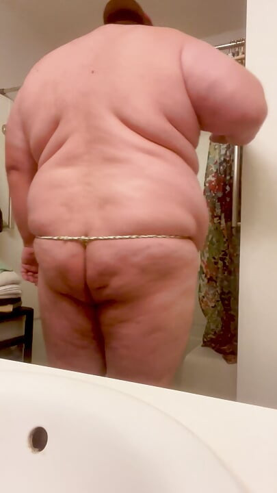 Amateur American Sumo Wrestler Bubba Burly Chub Checking Himself Out