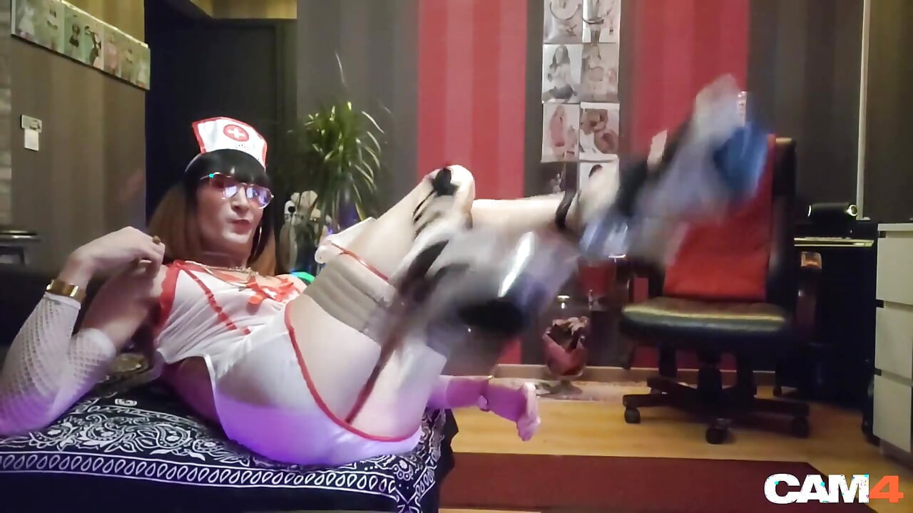 Ven a ver a la enfermera, no le tengas miedo. A Tas-pé Yé Yé... VaneSsaBiTCHx PariSChienneTrvprod91