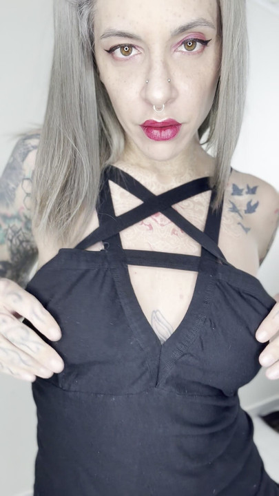 Should I tie you up.. or tease you first? 😏
