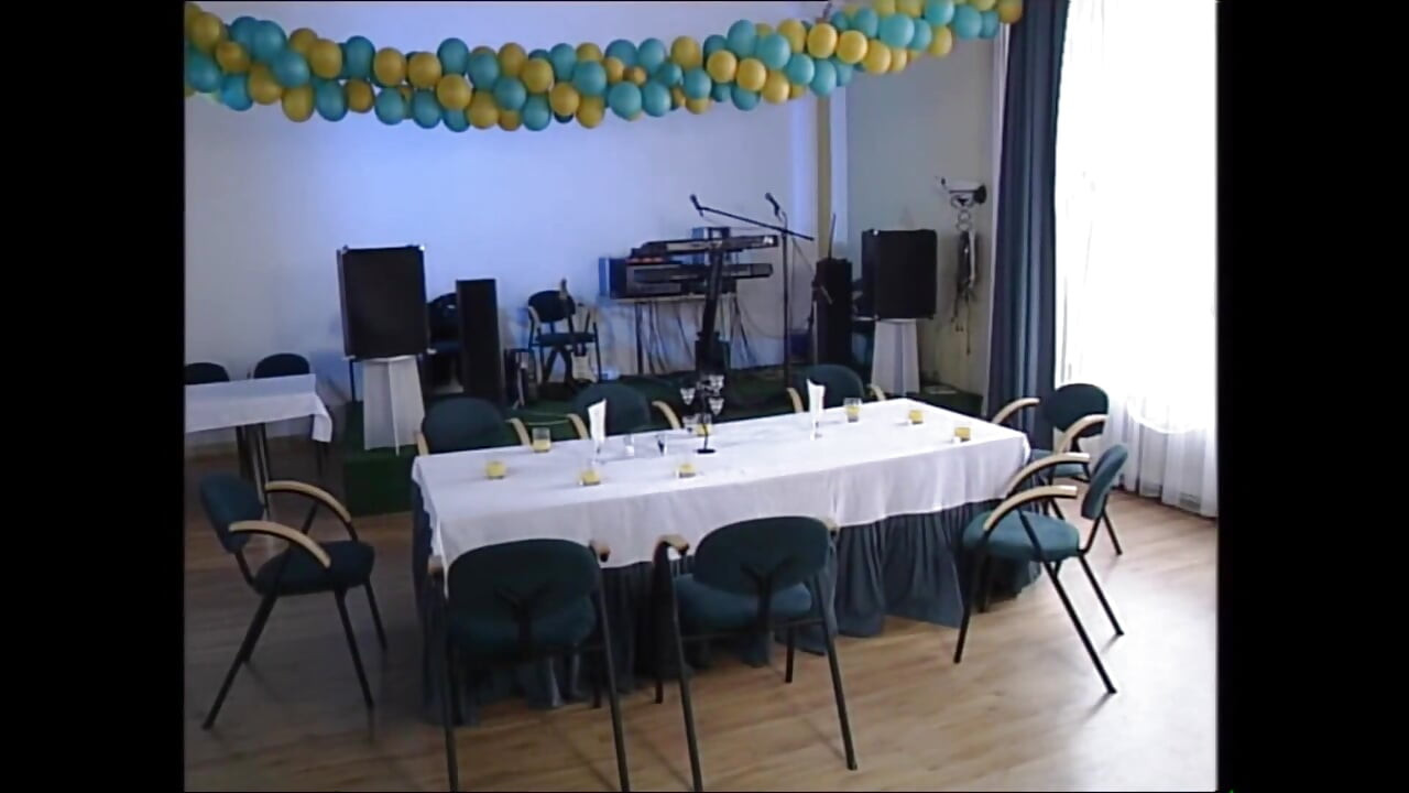 Blonde Horny MILF Was Very Satisfied When His Huaband Fuck Her Upside Down