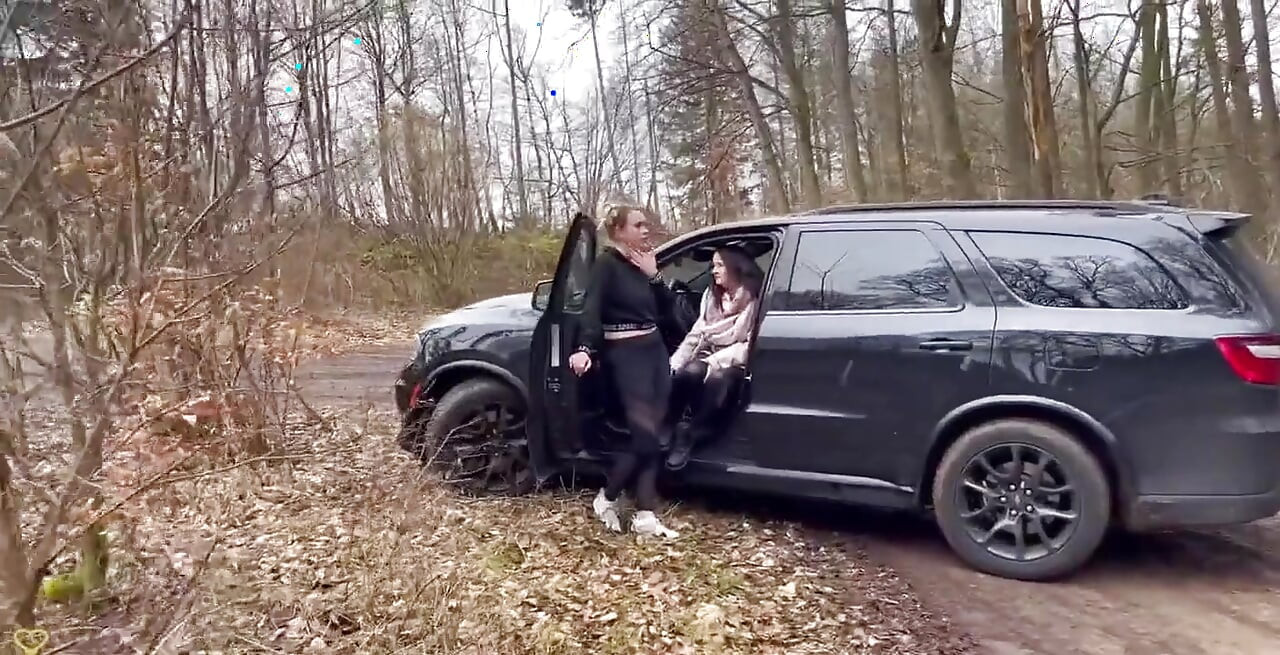 Golo jebanje na parkingu za jebanje!
