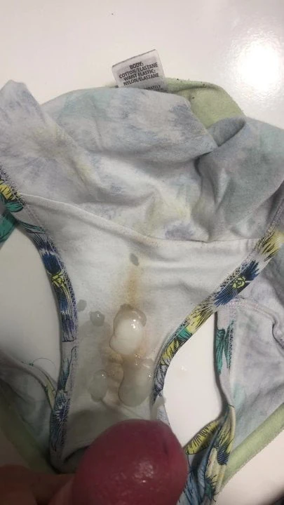 Jerking off into dirty panties