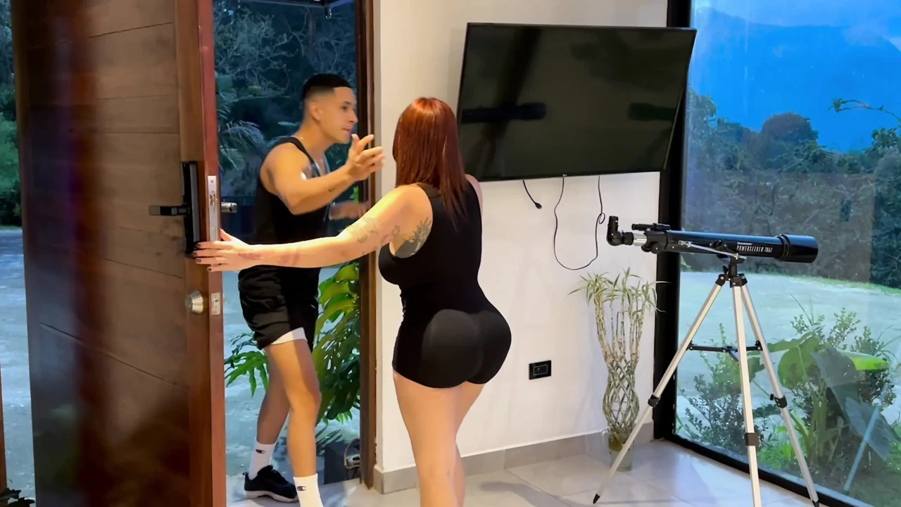 Big ass physiotherapist fucks her patient