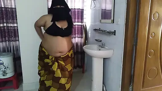 Mahasiswi india menggoda majikannya dengan toket besar dan pantat bahenolnya untuk kuliah!