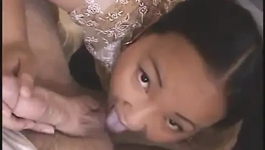 Azgın hatun şanslı delikanlıya bolca oral zevk veriyor